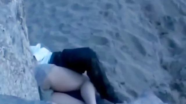 مرد در داستان سکسی تصویری سکس با مامان جوراب های شبکه ای مقعد را می لیسد
