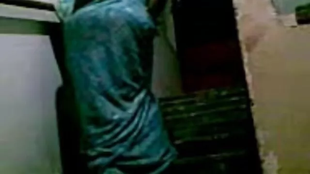 یک خاله بزرگسال با خال کوبی روی بدن داستان sex تصویری نقطه شریک زندگی خود را لیس می زند و روی مقعد توپی اش می نشیند