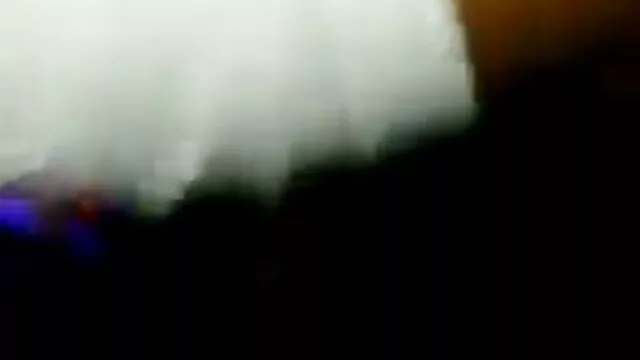 زن چاق روسی یکی از برگزیدگان را می مکد و داستان تصویری سکسی 2018 در اتاق نشیمن با او سرفه می کند