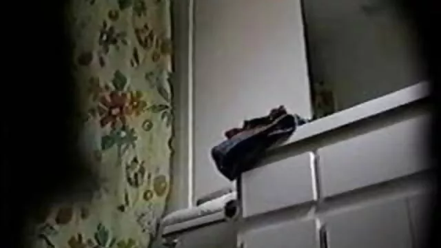 پسر خوشبختی داستان های سکسی تصویری خروس خود را وارد سوراخ مقعدی سبزه آبدار می کند