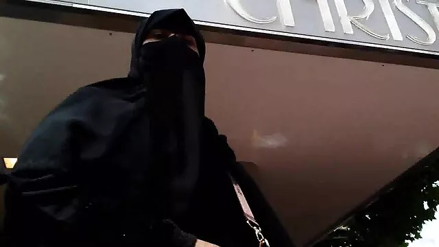 مردی کون ولما با یک زن سیاه پوست آنا فاکسکس با چراغ قرمز ، دختر سفید خود را فریب می دهد