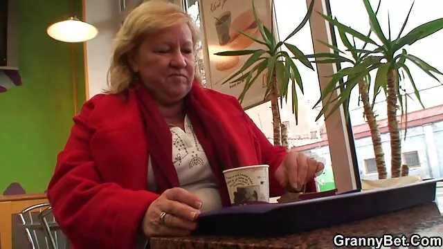 دو زوج در سن ملاقات ازدواج می داستانهای سکسی مصور کنند و رابطه جنسی پرشوری دارند.