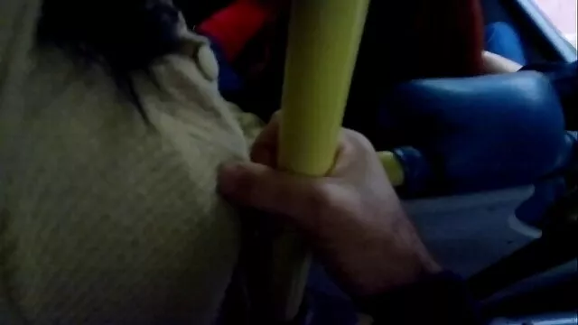 خانه دار به داستان سکسی تصویری فارسی رئیس نوار استریپت نشان می دهد و خود را به او واگذار می کند