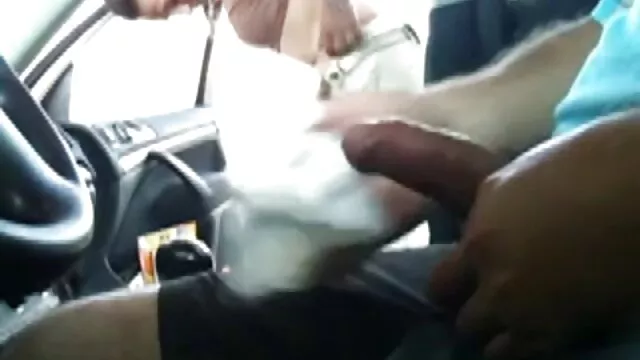 نیگر با خروس بزرگ بلوند در کفش های صورتی در آشپزخانه داستان تصویریxxx