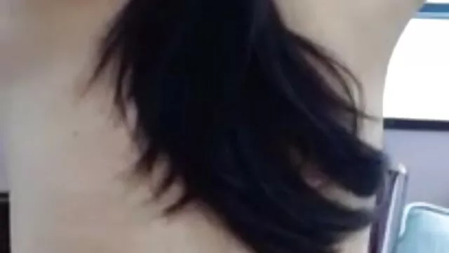 یک زیبایی برنزه باعث می شود در یک سالن ورزشی به یک مرد ولما قسمت جدید عشق برسد