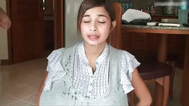 عزیزم آلت تناسلی مرد داستانهای سکسی تصویری بزرگی را به واژن یک توریست لاغر در دریا وارد می کند