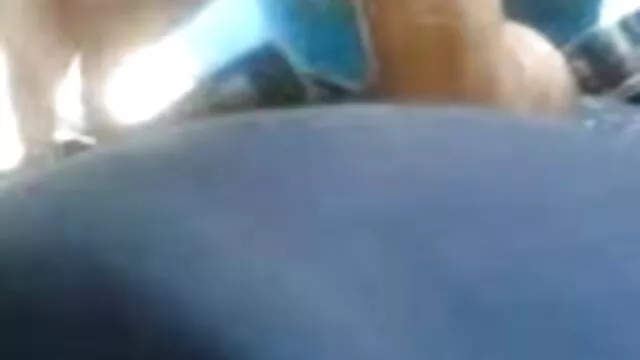 زن سیاه داستان سکسی همراه با تصویر الاغ بزرگ با بند شلوار صورتی ، گوزن کوهی را وارد کلاه می کند