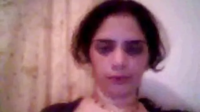 سبزه خودش را با یک کیرگشته بزرگ در داستان پورنو تصویری اتاق خواب لعنتی