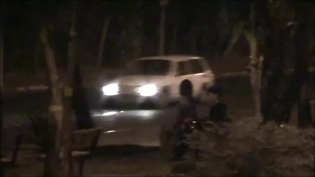 در حالی که دوست دختر پوست تیره اش در اتاق دیگری نشسته بود ، مردی دختر سینه ای را پاره کرد تصاویر سکسی ترجمه شده