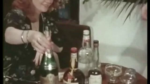زن سیاه و سفید خالکوبی با چهره ای دانلود داستان سکسی تصویری ولما باریک و تسلیم یک مرد می شود
